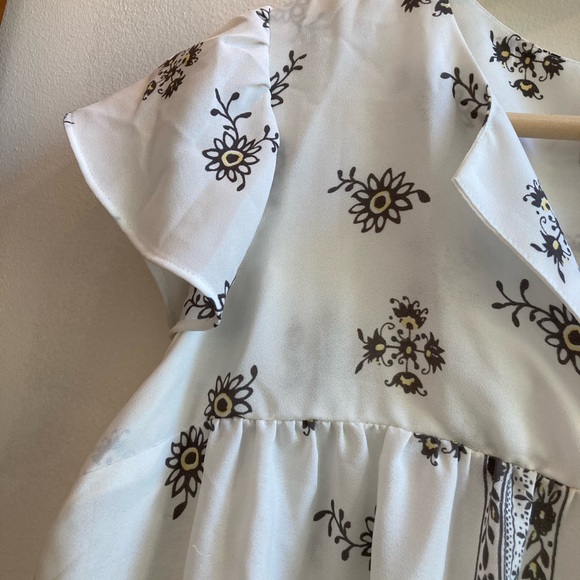 Loft chiffon baby doll top. Gray white yellow wildflower print. No flaws. Medium - Picture 6 of 10